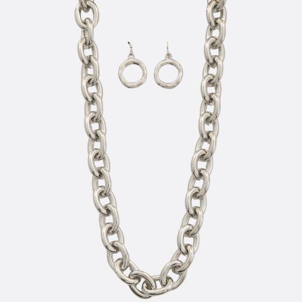 OVAL LINK METAL NECKLACE