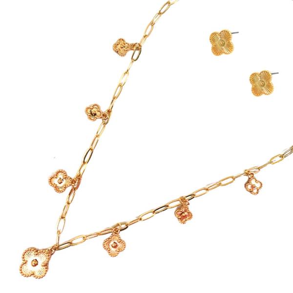 CLOVER SHAPE STATION METAL NECKLACE