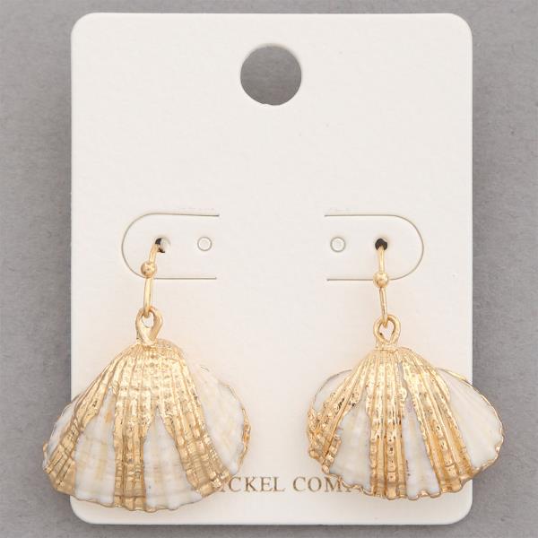 SEASHELL DANGLE EARRING