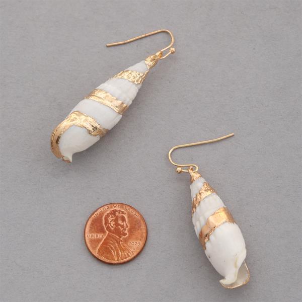 SEASHELL DANGLE EARRING