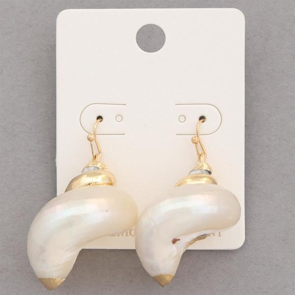 SEASHELL DANGLE EARRING