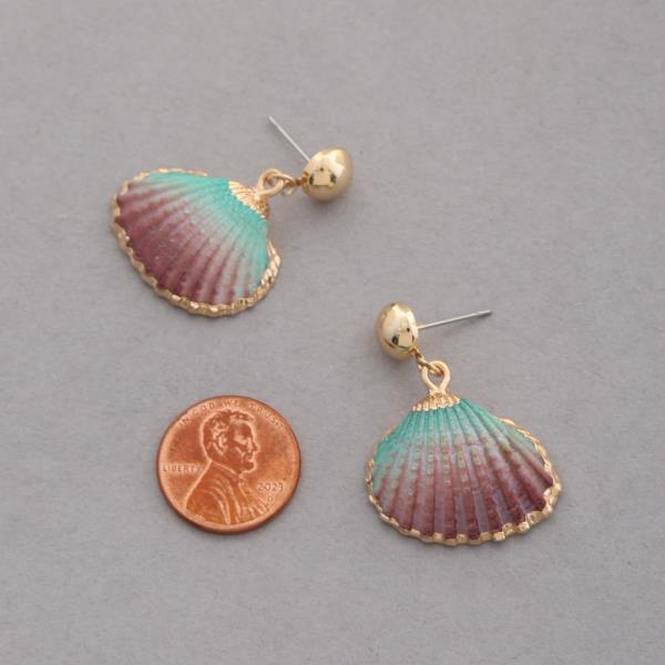 SHELL GRADIENT SCALLOP DANGLE EARRINGS