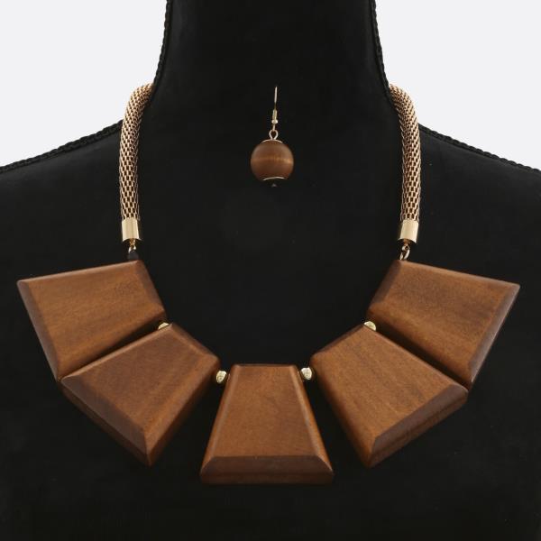 WOOD BEAD NECKLACE