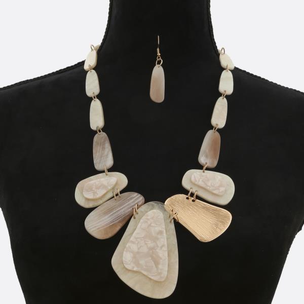 CHUNKY ACETATE ORGANIC SHAPE NECKLACE