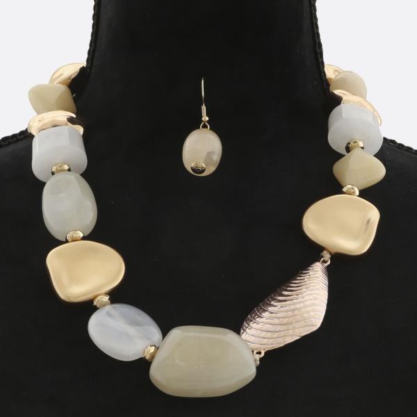 MULTI SHAPE BEAD SEASHELL NECKLACE