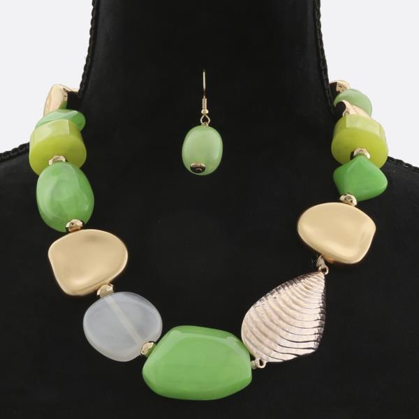 MULTI SHAPE BEAD SEASHELL NECKLACE