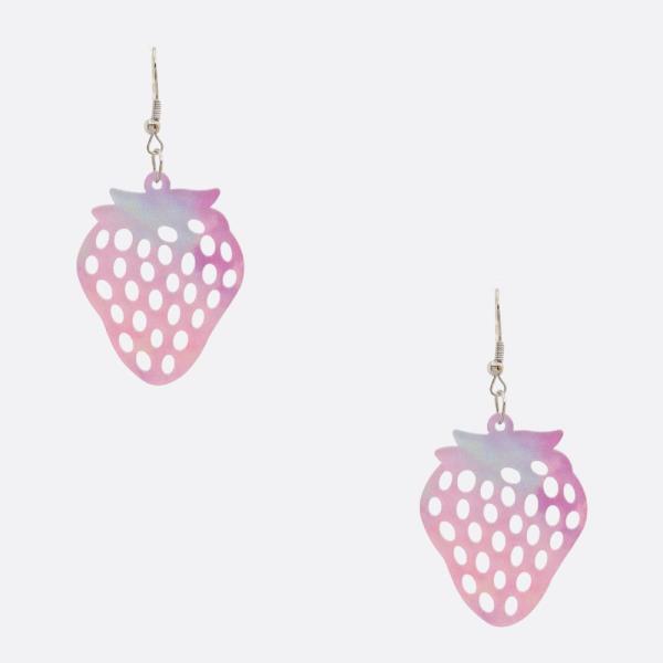 CUT OUT STRAWBERRY DANGLE EARRING