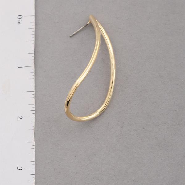 SODAJO CURVE TEARDROP METAL GOLD DIPPED EARRING