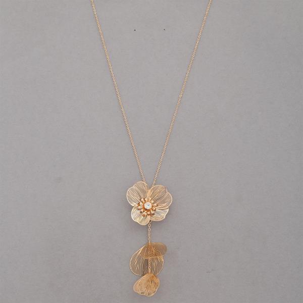 FLOWER PETAL METAL PENDANT NECKLACE