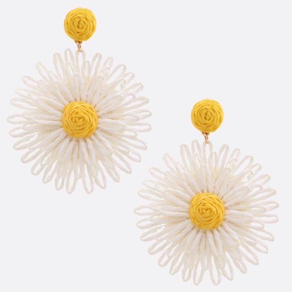 FLOWER SHAPE EARRING