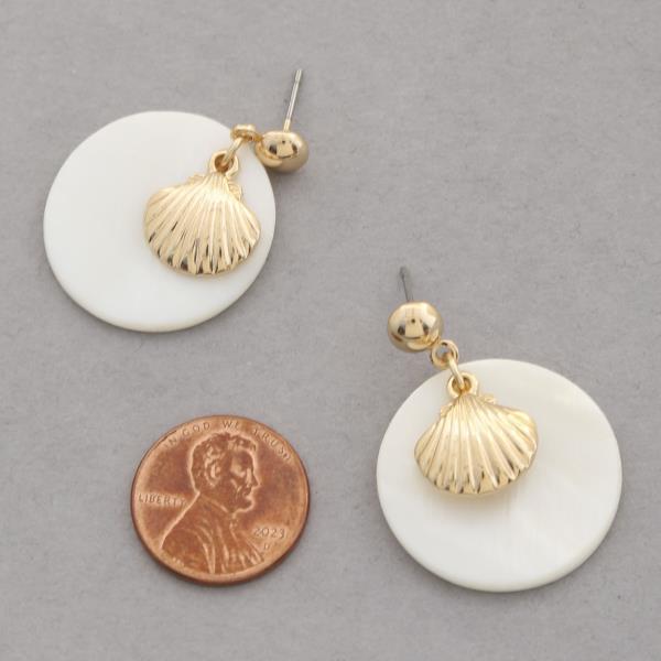 SEASHELL DANGLE EARRING