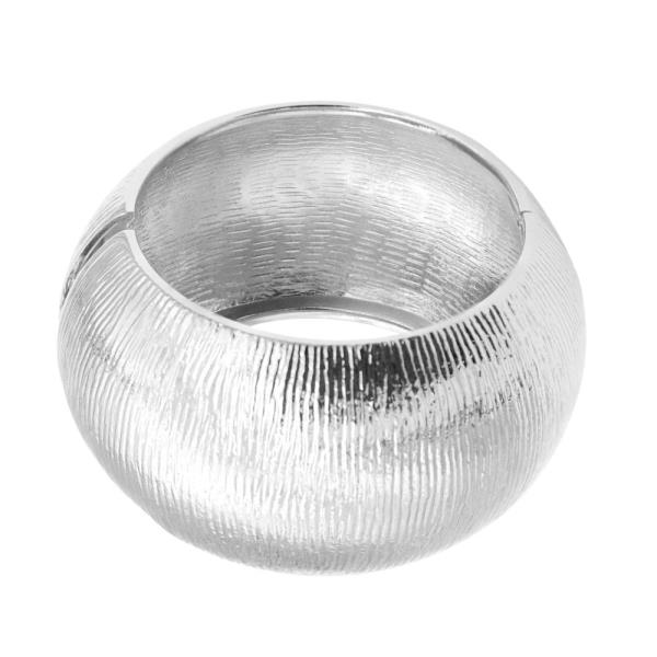 WIDE LINED ROUND CUFF BRACELET