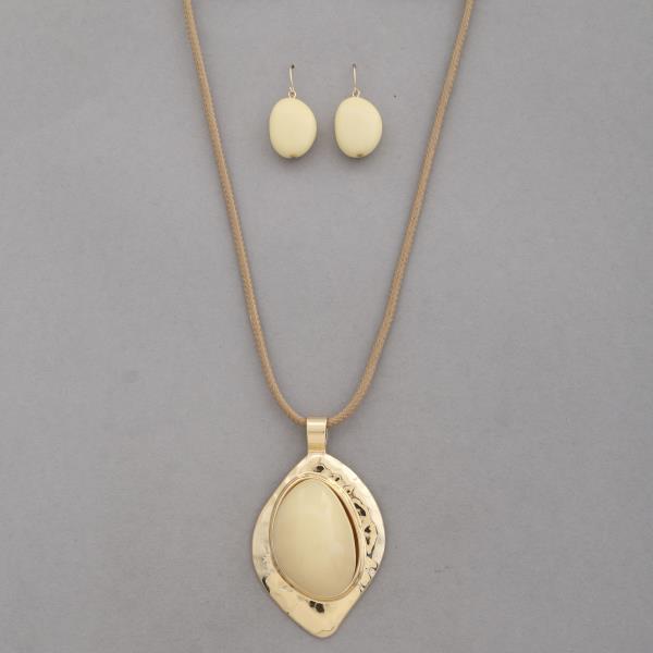 OVAL SHAPE ORGANIC SHAPE PENDANT NECKLACE