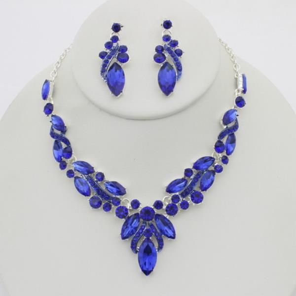 RHINESTONE NECKLACE