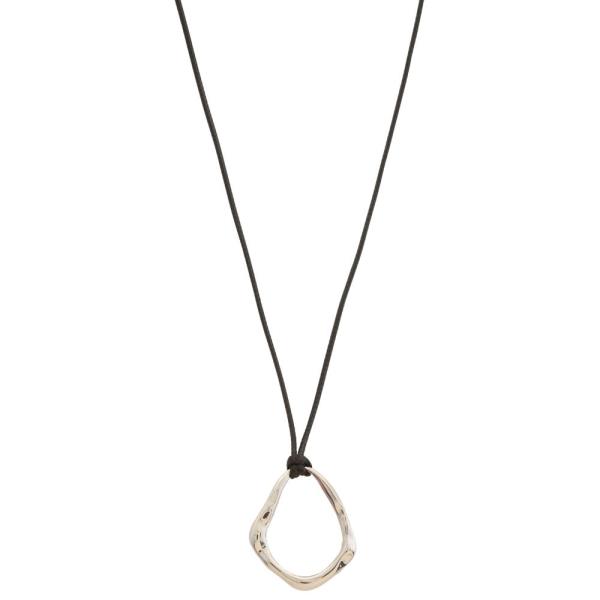 GEO SHAPE PENDANT CORD NECKLACE