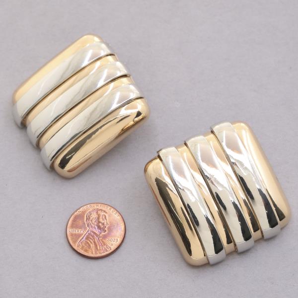 TWO TONE LINED SQUARE SHAPE EARRING