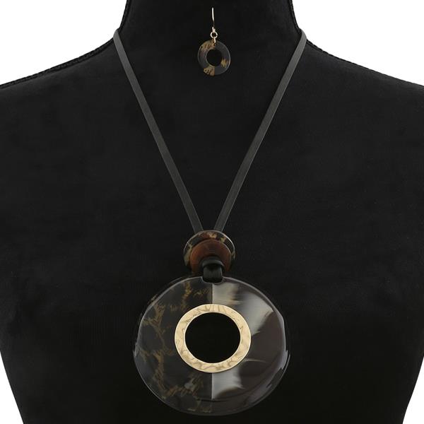 RESIN ROUND PENDANT CORD LONG NECKLACE EARRING SET