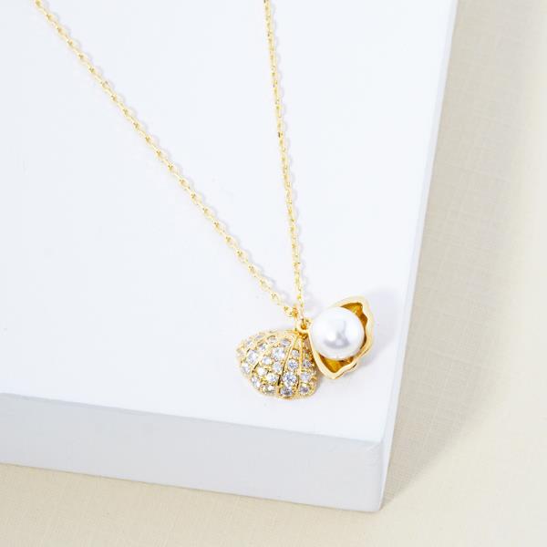 HIDDEN GEM SHELL WITH PEARL NECKLACE