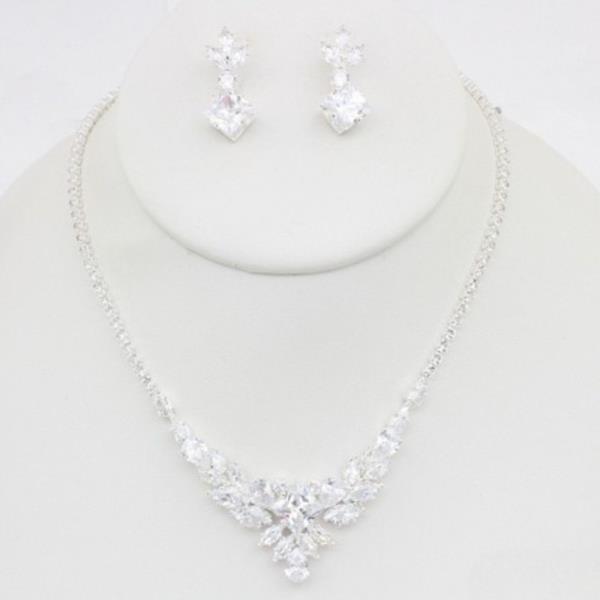 RHINESTONE METAL NECKLACE