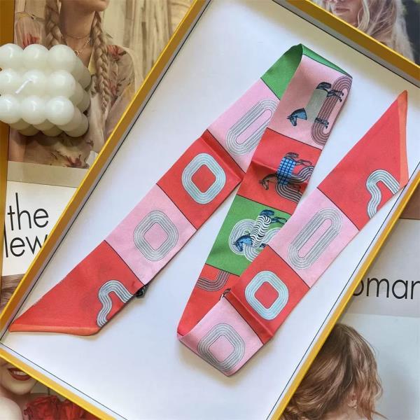 GEOMETRIC HORSE PRINT SILKY SKINNY SCARF