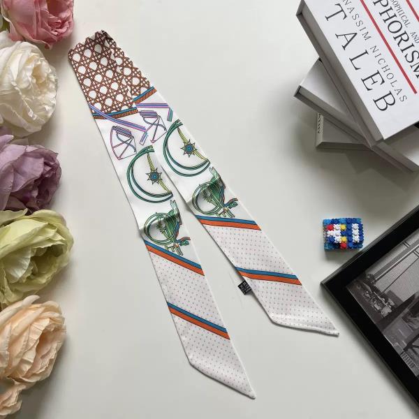 GEOMETRIC BICYCLE PRINT SILKY SKINNY SCARF