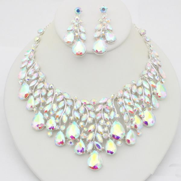CRYSTAL TEARDROP CLUSTER NECKLACE EARRING SET