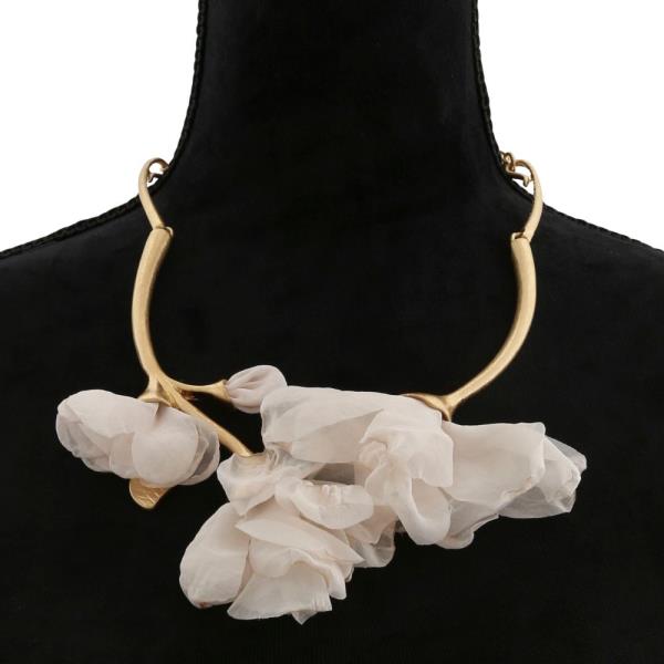 FABRIC FLOWER WAVY METAL NECKLACE