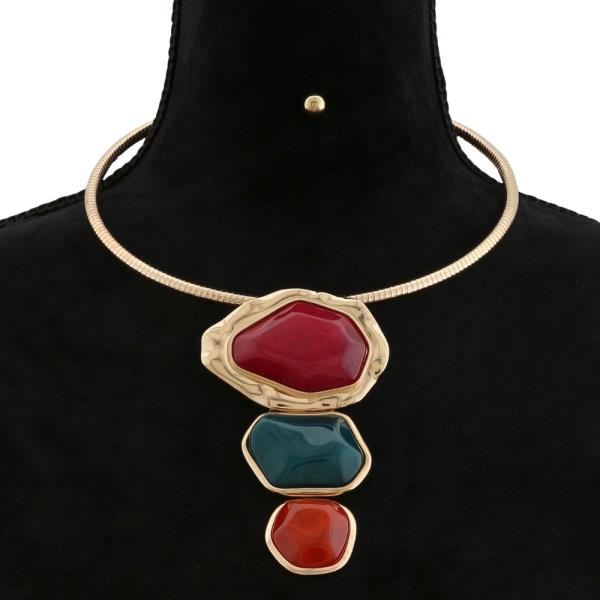 COLORED STONE PENDANT NECKLACE