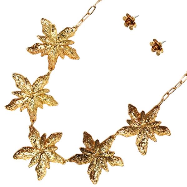 FLOWER SHAPE CHAIN METAL NECKLACE
