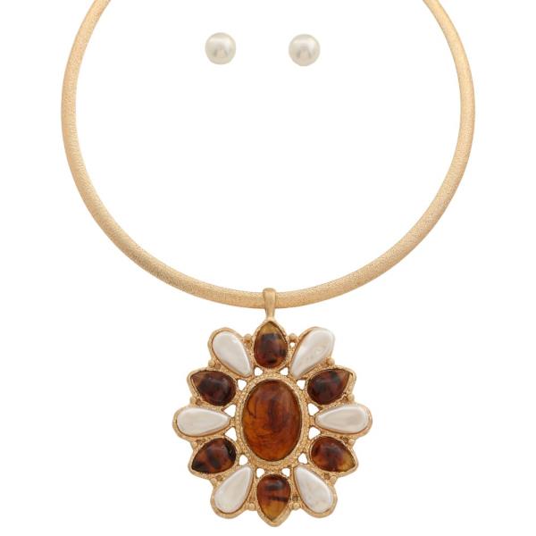 TORTOISE PEARL BEAD FLOWER PENDANT NECKLACE