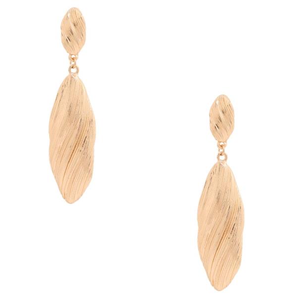 LINED METAL DANGLE EARRING