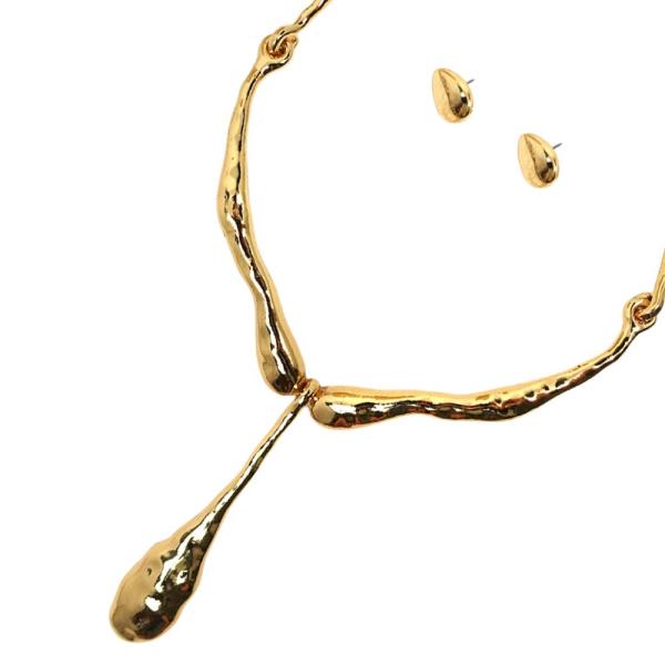 HAMMERED METAL LONG BAR NECKLACE