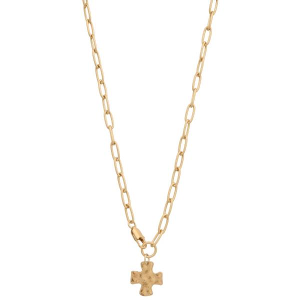 HAMMERED METAL CROSS CHARM OVAL LINK NECKLACE