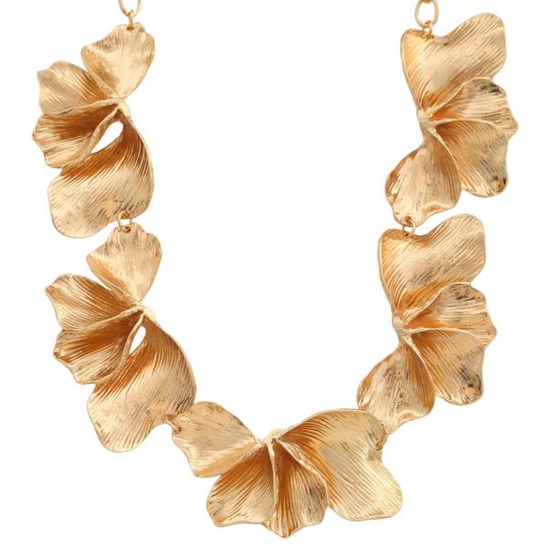 FLOWER PEARL METAL NECKLACE