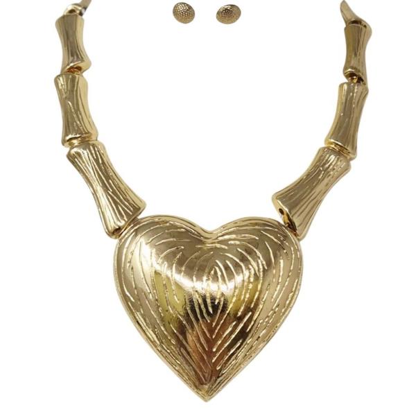 BAMBOO-INSPIRED METAL LINKS WITH SCULPTED HEART PENDANT CHUNKY STATEMENT NECKLACE EARRING SET