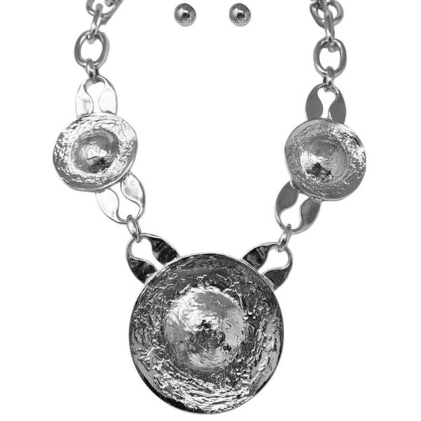 HAMMERED METAL ROUND PLATES WITH HIGH-SHINE FINISH CHUNKY STATEMENT NECKLACE EARRING SET