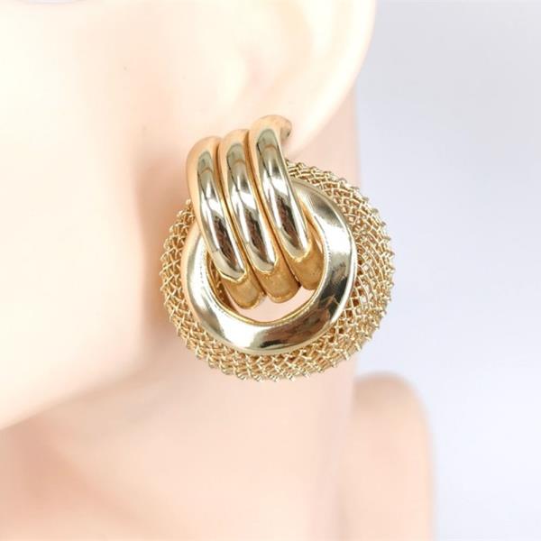 TRIPLE HOOP ROUND METAL EARRING