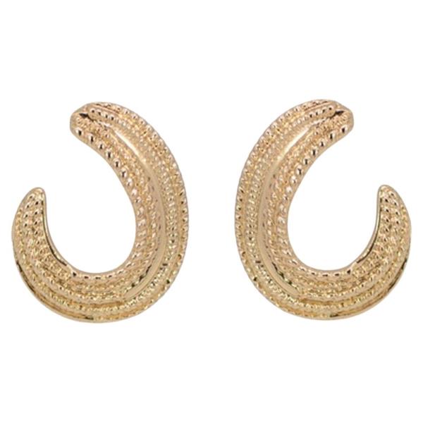TEXTURED METAL CURVED HOOP EARRING