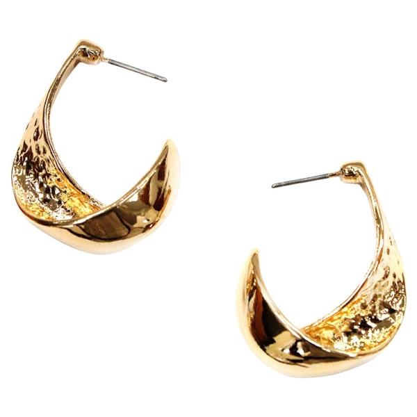 POLISHED METAL CRESCENT HOOP EARRING