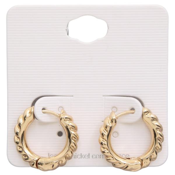 TEXTURED EDGE HOOP EARRING