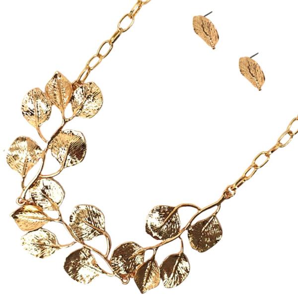 LEAF PATTERN METAL NECKLACE