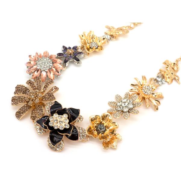 METAL FLORAL ORNAMENT STATEMENT NECKLACE
