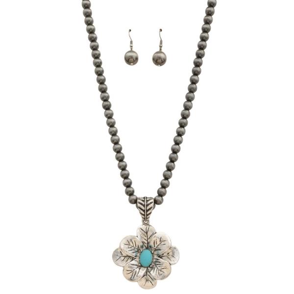 WESTERN FLOWER PENDANT BEADED NECKLACE