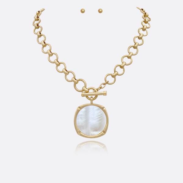 BAMBOO MOP TOGGLE NECKLACE