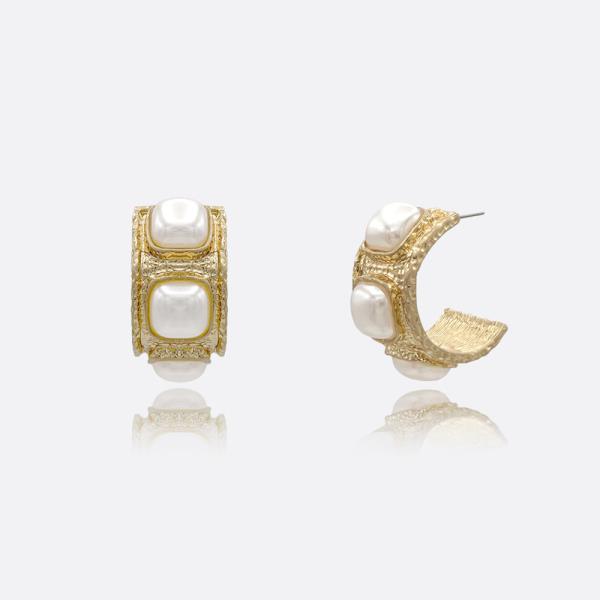 METAL PEARL C HOOP EARRING