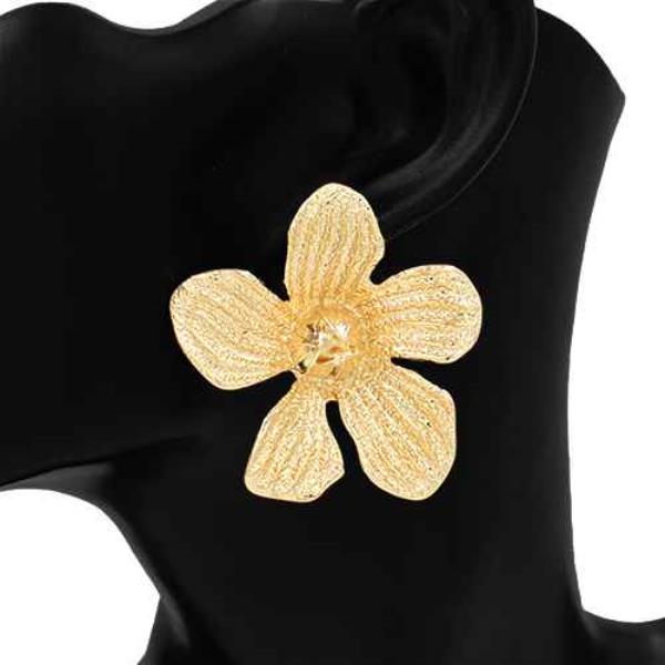 TEXTURED METAL FLOWER STUD EARRING