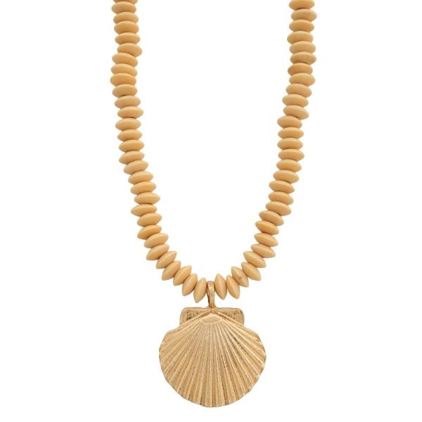 SHELL PENDANT WOODEN BEAD NECKLACE