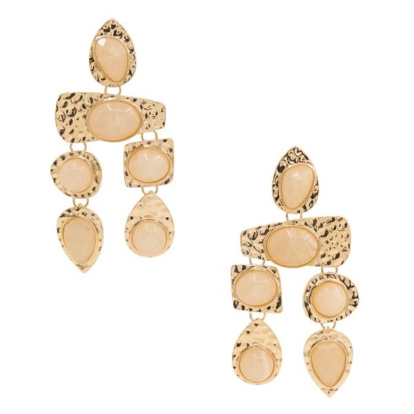 HAMMERED METAL STONE DANGLE EARRING