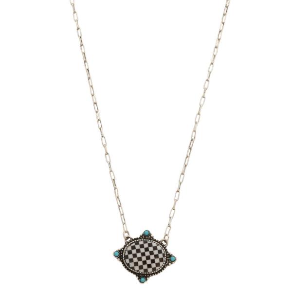 CHECKERED PATTERN OVAL PENDANT NECKLACE