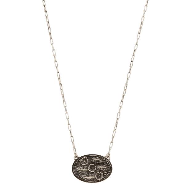 FLORAL PATTERN OVAL METAL PENDANT NECKLACE